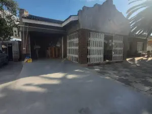 3 Bedroom House to Rent in Zimre Park