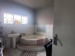 3 Bedroom House to Rent in Zimre Park