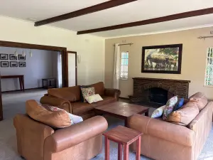 5 Bedroom House to Rent in Gunhill