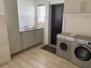 5 Bedroom House to Rent in Gunhill