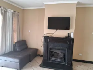 3 Bedroom House to Rent in Waterfalls