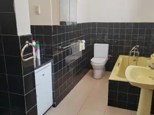 4 Bedroom House to Rent in Colne Valley