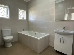 4 Bedroom House to Rent in Alexandra Park