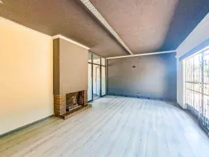 Office to Rent in Highlands