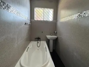 8 Bedroom House to Rent in Glen Lorne