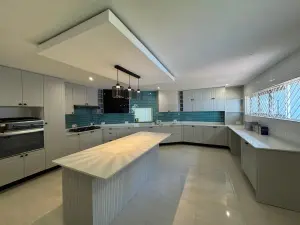 8 Bedroom House to Rent in Glen Lorne