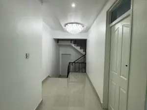 8 Bedroom House to Rent in Glen Lorne