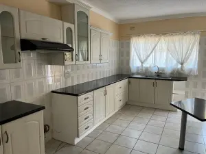 4 Bedroom House to Rent in Zimre Park
