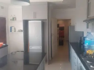 5 Bedroom House to Rent in Belvedere