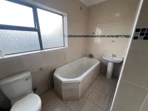 6 Bedroom House to Rent in Goodhope