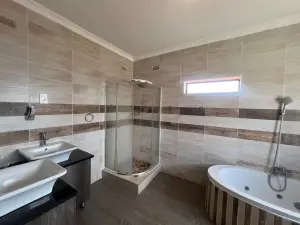 6 Bedroom House to Rent in Goodhope