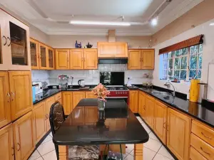 5 Bedroom House to Rent in Gunhill