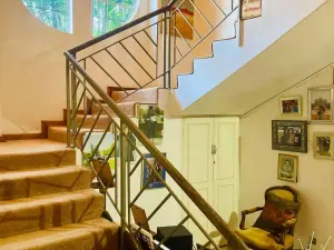 5 Bedroom House to Rent in Gunhill