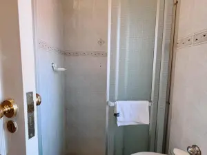 5 Bedroom House to Rent in Gunhill