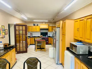 5 Bedroom House to Rent in Gunhill