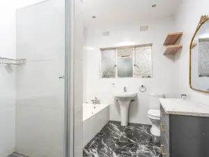 4 Bedroom House to Rent in Bluff Hill