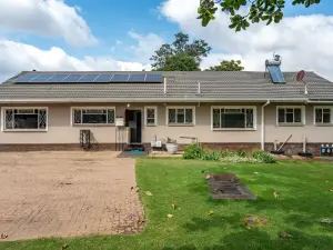 4 Bedroom House to Rent in Bluff Hill
