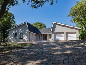 4 Bedroom House to Rent in Glen Lorne