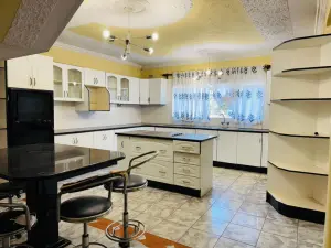 4 Bedroom House to Rent in Emerald Hill