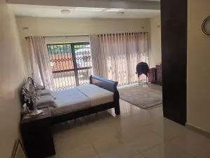 6 Bedroom House to Rent in Emerald Hill