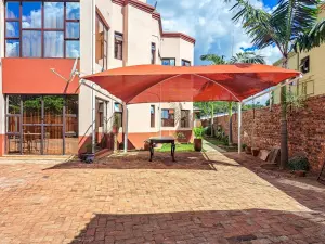 6 Bedroom House to Rent in Emerald Hill