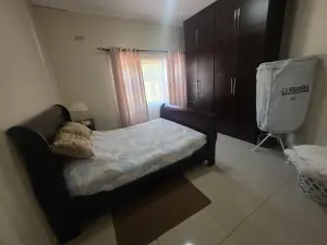 6 Bedroom House to Rent in Emerald Hill