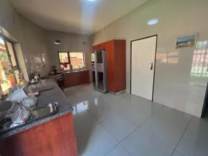 6 Bedroom House to Rent in Emerald Hill