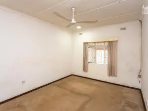 Flat/Apartment to Rent in Avondale West