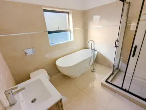 4 Bedroom House to Rent in Greendale