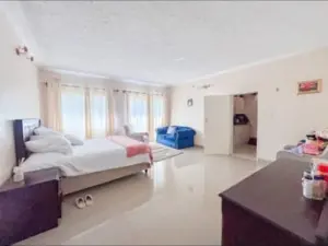 7 Bedroom House to Rent in Greystone Park