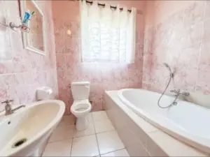 7 Bedroom House to Rent in Greystone Park