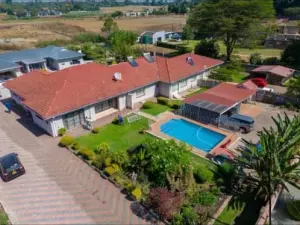 7 Bedroom House to Rent in Greystone Park