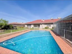 7 Bedroom House to Rent in Greystone Park