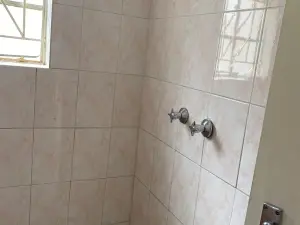 3 Bedroom House to Rent in Mainway Meadows