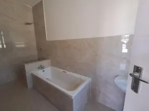 Townhouse/Cluster to Rent in Marlborough