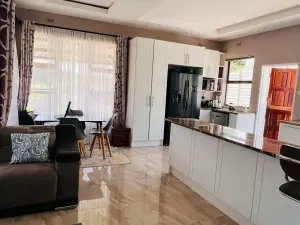 3 Bedroom Cottage/Garden Flat to Rent in Glen Lorne