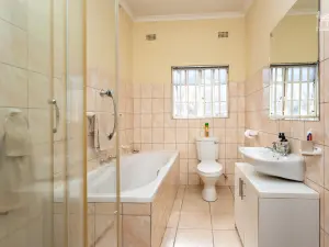 Townhouse/Cluster to Rent in Newlands