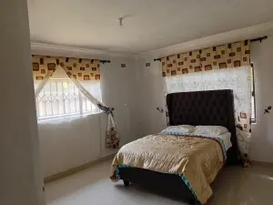 3 Bedroom House to Rent in Greendale North