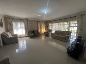 3 Bedroom House to Rent in Greendale North