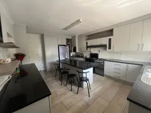 3 Bedroom House to Rent in Greendale North
