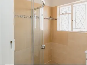 Flat/Apartment to Rent in Avondale