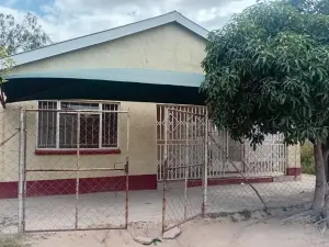 4 Bedroom House to Rent in Bluff Hill