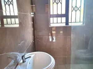 2 Bedroom Cottage/Garden Flat to Rent in Hatcliffe