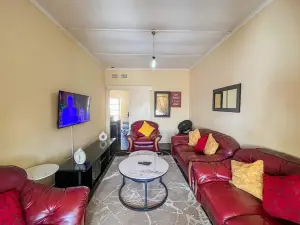 Flat/Apartment to Rent in Avondale West
