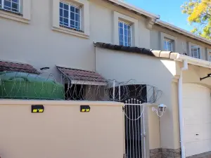 Townhouse/Cluster to Rent in Newlands