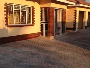 3 Bedroom Cottage/Garden Flat to Rent in Hatfield