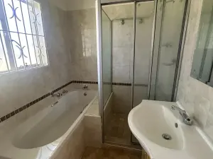 4 Bedroom House to Rent in Highlands