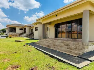 6 Bedroom House to Rent in Borrowdale