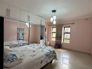6 Bedroom House to Rent in Borrowdale