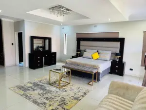 6 Bedroom House to Rent in Borrowdale